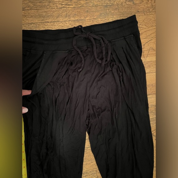 Three Dot Light weight black slouchy joggers - Picture 9 of 15